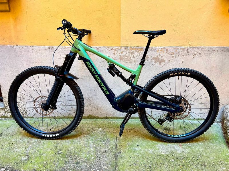 Použité Rocky Mountain Altitude Powerplay A50 Shimano 2024 2024 MTB