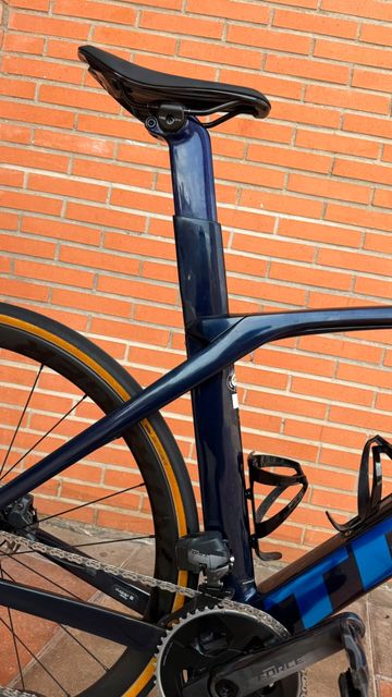Tweedehands Trek Madone SRAM Force eTap AXS 2022 Road & Gravel — afbeelding 5 van 6