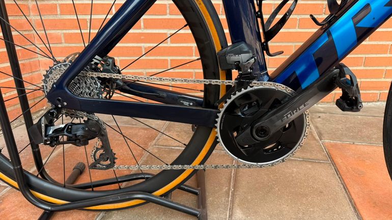 Trek Madone SRAM Force eTap AXS 2022 Road & Gravel usato, Blu — immagine 3 di 6