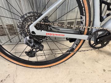Used BMC URS 01 THREE 2022 2022 Road & Gravel, Light Gray — image 2 of 6