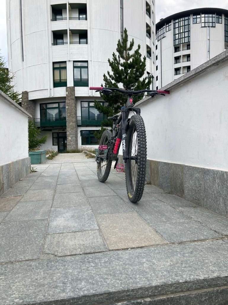 Specialized Status 160 2021 2021 Mountainbike usato, Grigio chiaro — immagine 4 di 5