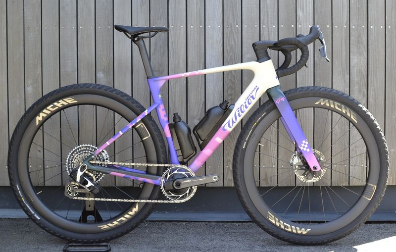 Použité Wilier Rave SLR ID2 2026 The Grip Edition Sram Red ETap XPLR AXS E1 1x13 2026 Road & Gravel