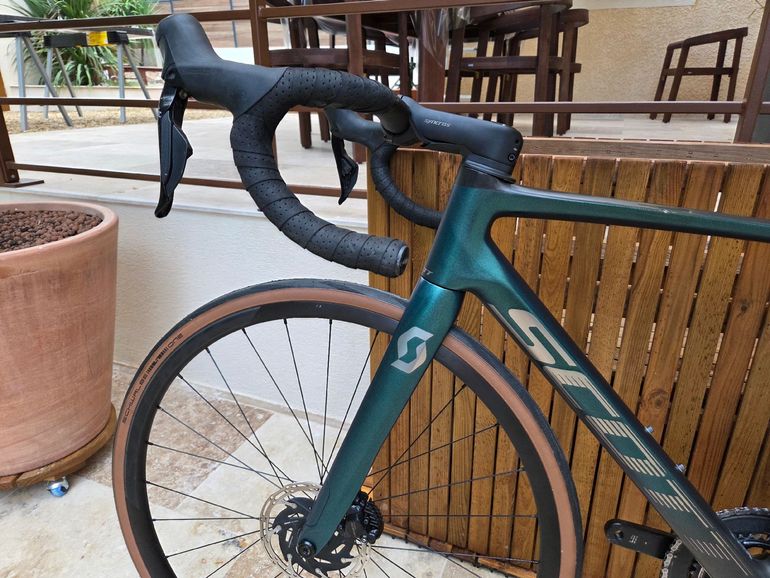 Scott Addict Shimano 105 Di2 2024 Road & Gravel d'occasion — image 9 sur 16