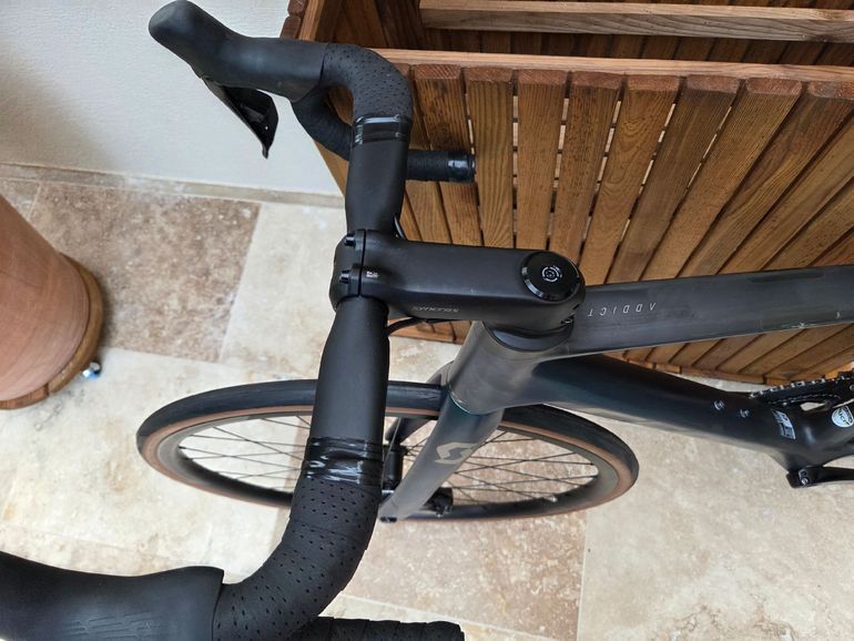 Scott Addict Shimano 105 Di2 2024 Road & Gravel d'occasion — image 10 sur 16