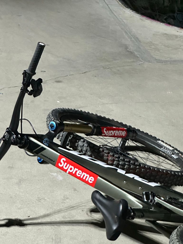 Pivot Firebird SRAM GX Eagle AXS 2024 Mountainbike d'occasion — image 10 sur 11