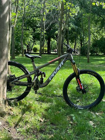 Pivot Firebird SRAM GX Eagle AXS 2024 Mountainbike d'occasion — image 9 sur 11