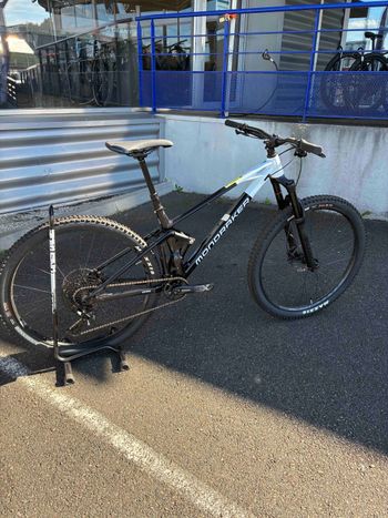 Used Mondraker RAZE 2023 2023 Mountainbike, Light Gray, 29 — image 3 of 4