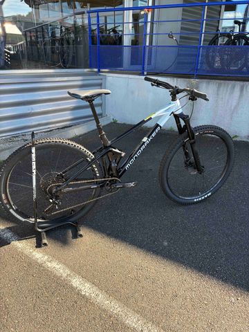 Used Mondraker RAZE 2023 2023 Mountainbike, Light Gray, 29 — image 3 of 4