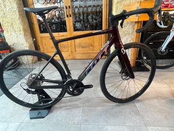 Scott Addict 30 2024 2024 Road & Gravel d'occasion — image 1 sur 6