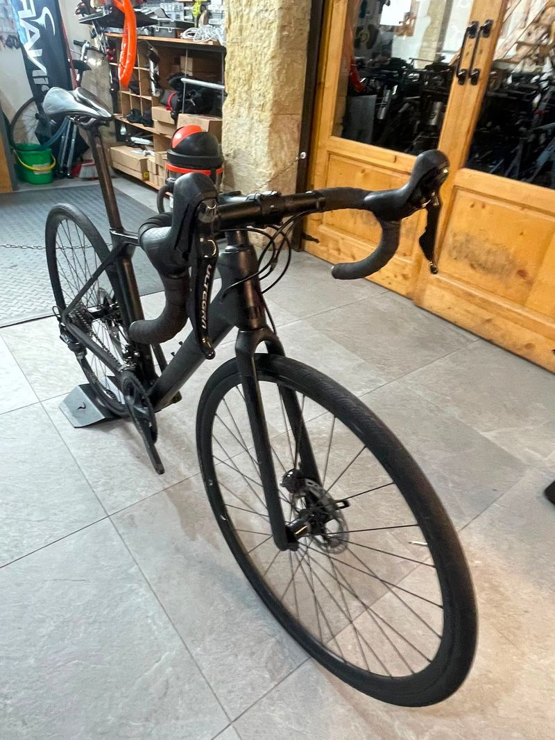 Używany Canyon Endurace CF 8 2023 2023 Road & Gravel — zdjęcie 2 z 6