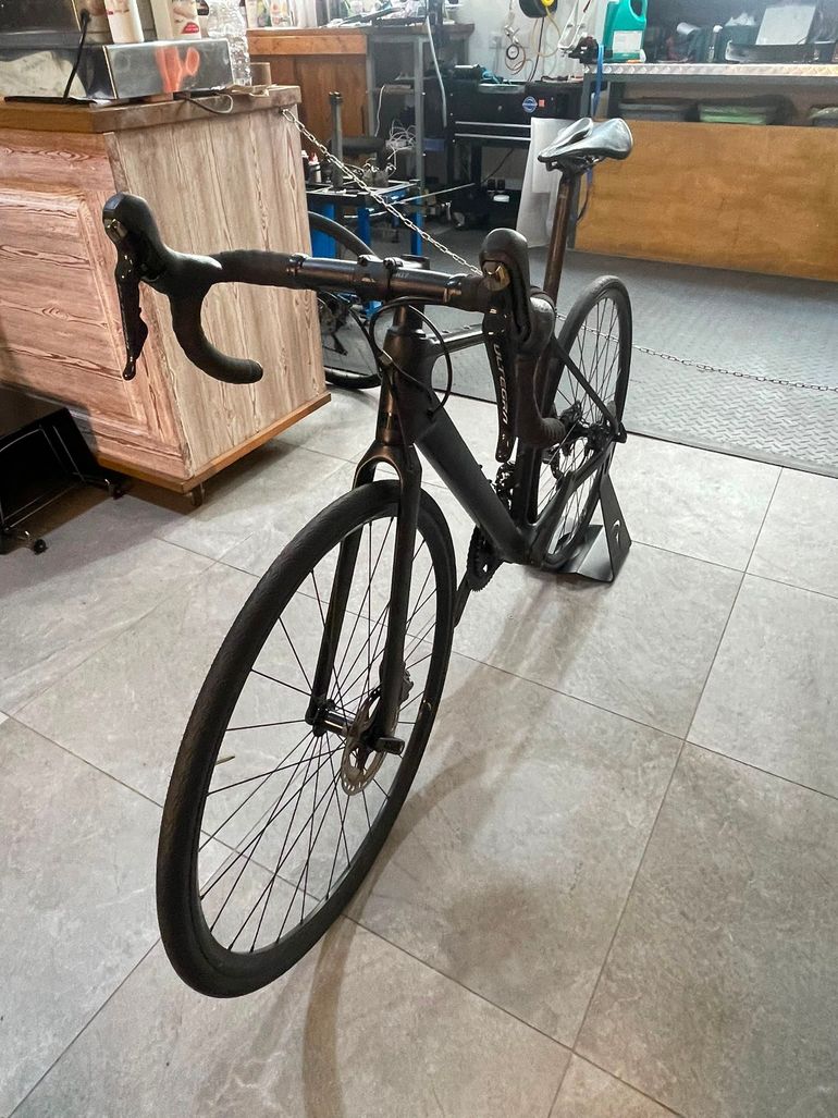 Canyon Endurace CF 8 2023 2023 Road & Gravel usato, Nero — immagine 3 di 6