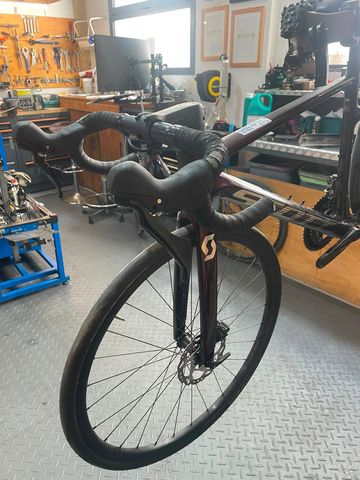 Used Scott Addict 30 2024 2024 Road & Gravel, Red — image 4 of 6