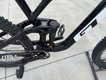 GT Force Sport 2022 2022 Mountainbike usato, Nero — immagine 3 di 6