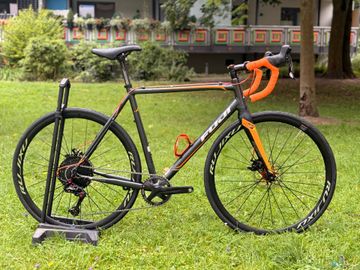 Fuji Jari Sensah SRX 2020 Road & Gravel usato, Grigio chiaro — immagine 2 di 13