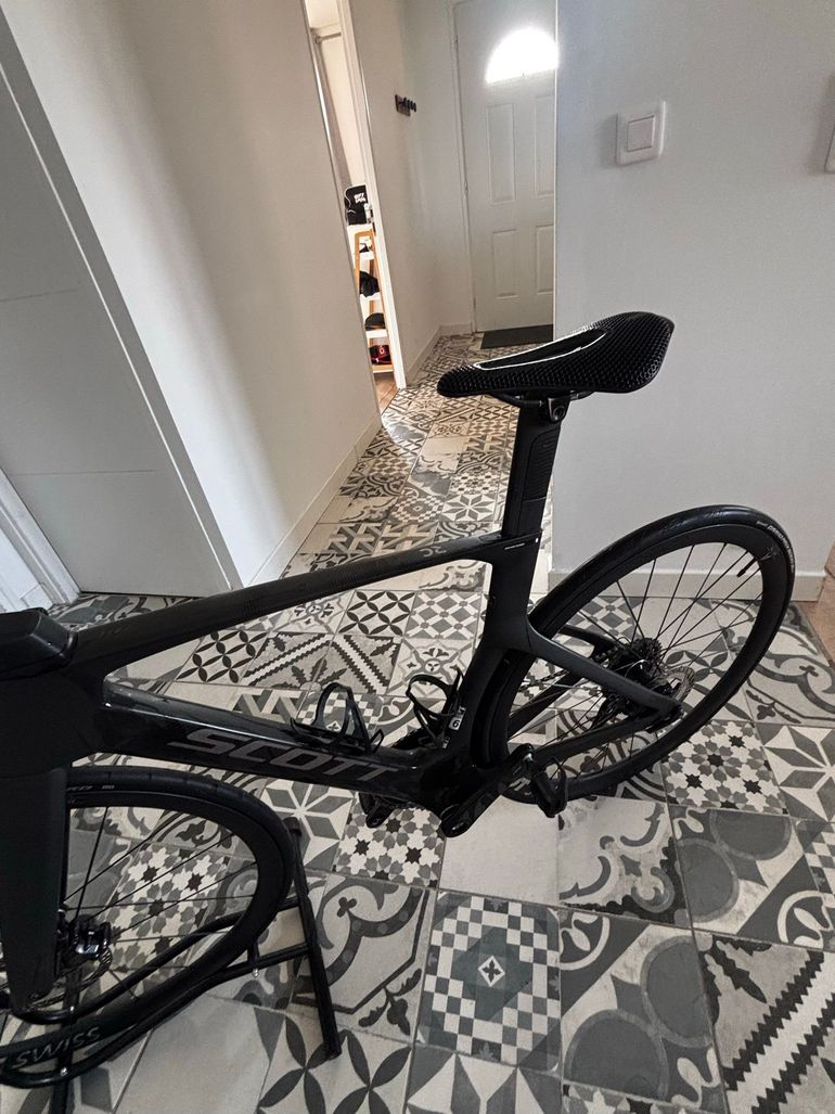Brugt Scott foil rc 2024 Custom Shimano Ultegra Di2 2024 Road & Gravel — billede 5 af 5