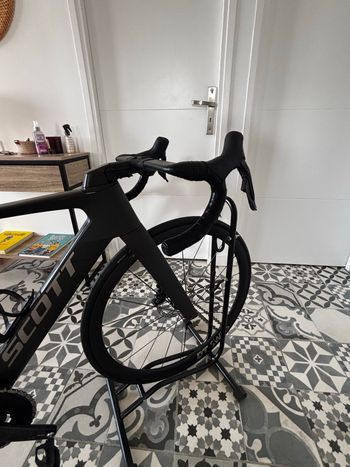 Brugt Scott foil rc 2024 Custom Shimano Ultegra Di2 2024 Road & Gravel — billede 2 af 5