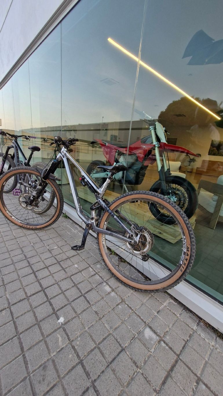 Brugt Commencal META AM 29 ESSENTIAL 2021 2021 Mountainbike — billede 2 af 7