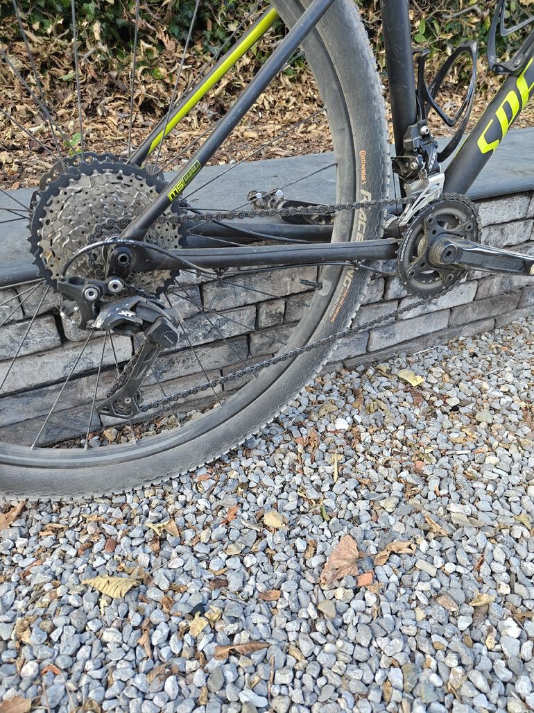 Used Specialized Chisel Shimano Deore XT 2018 Mountainbike, Black — image 2 of 5