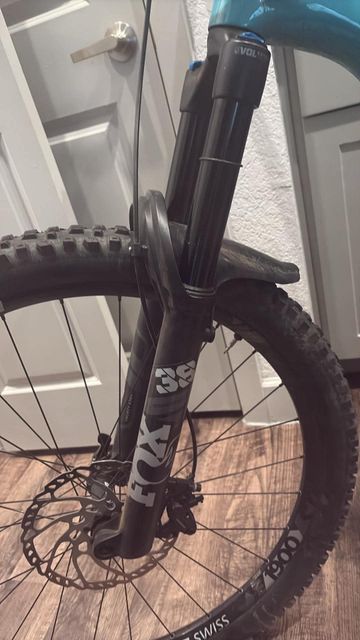 Used Yeti SB150 C1 2022 2022 Mountainbike, Black, 29 — image 1 of 4
