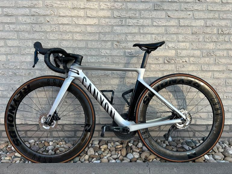 Canyon Aeroad CF SL 7 Disc 2021 2021 Road & Gravel usato, Grigio chiaro — immagine 2 di 6