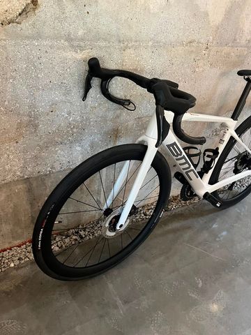 BMC Roadmachine 01 FOUR 2026 2026 Road & Gravel d'occasion — image 4 sur 9