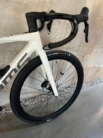BMC Roadmachine 01 FOUR 2026 2026 Road & Gravel d'occasion — image 5 sur 9