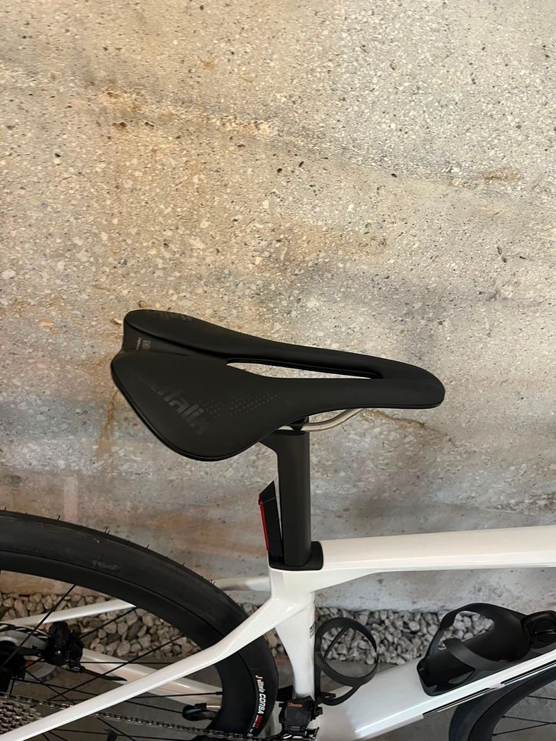BMC Roadmachine 01 FOUR 2026 2026 Road & Gravel d'occasion — image 8 sur 9