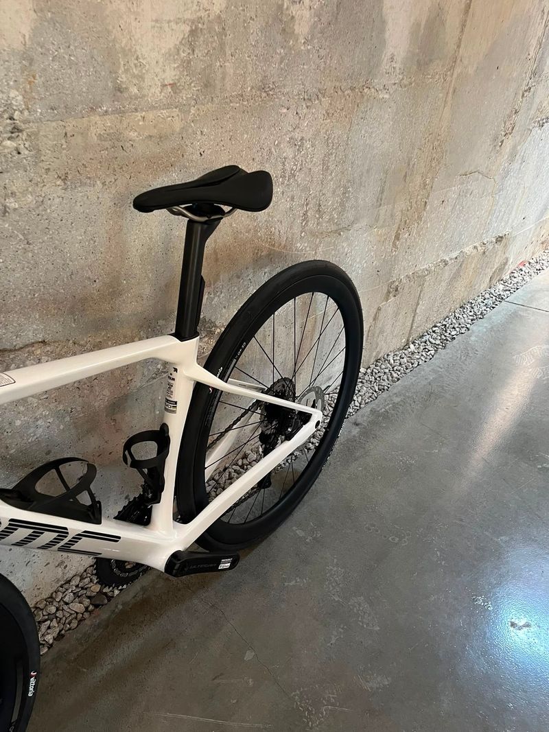 BMC Roadmachine 01 FOUR 2026 2026 Road & Gravel d'occasion — image 9 sur 9