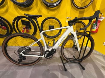 Tweedehands CUBE NUROAD HYBRID C:62, RACE 400X 2025 2025 Road & Gravel