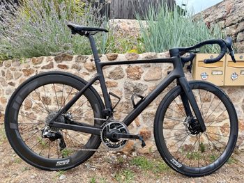 Scott Addict SRAM Red eTap AXS 2022 Road & Gravel d'occasion