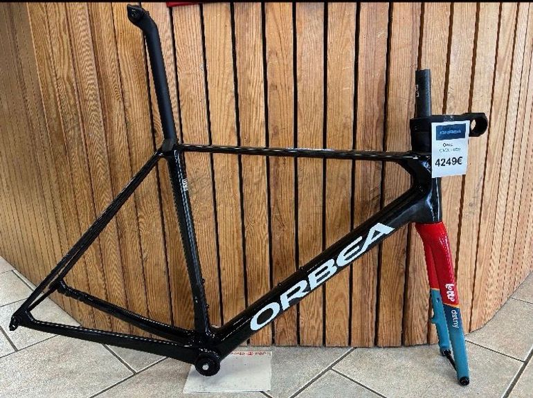 Orbea orca Custom Frameset 2024 Road & Gravel d'occasion — image 3 sur 4