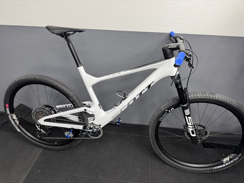 Used Scott Spark RC Pro 2022 2022 Mountainbike, White — image 1 of 5