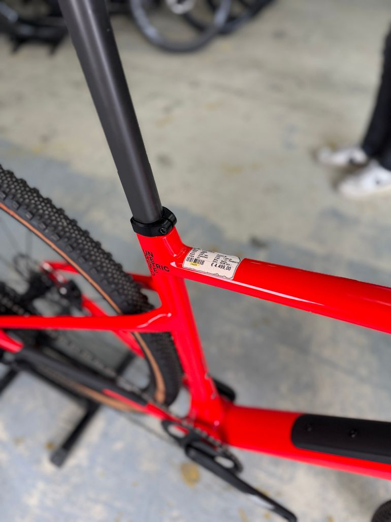 Gebrauchtes BMC URS TWO AXS 2024 Road & Gravel, Rot — Bild 16 von 21