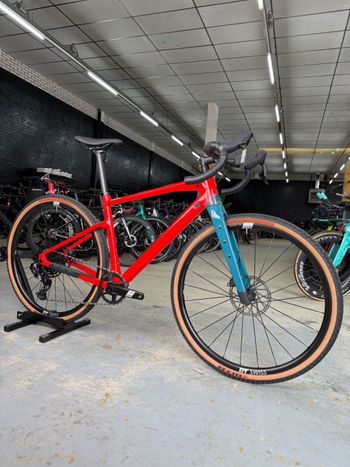 Gebrauchtes BMC URS TWO AXS 2024 Road & Gravel, Rot — Bild 2 von 21