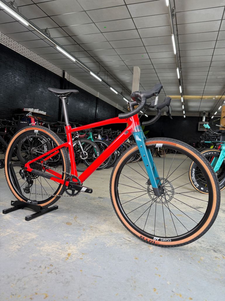 Gebrauchtes BMC URS TWO AXS 2024 Road & Gravel, Rot — Bild 2 von 21