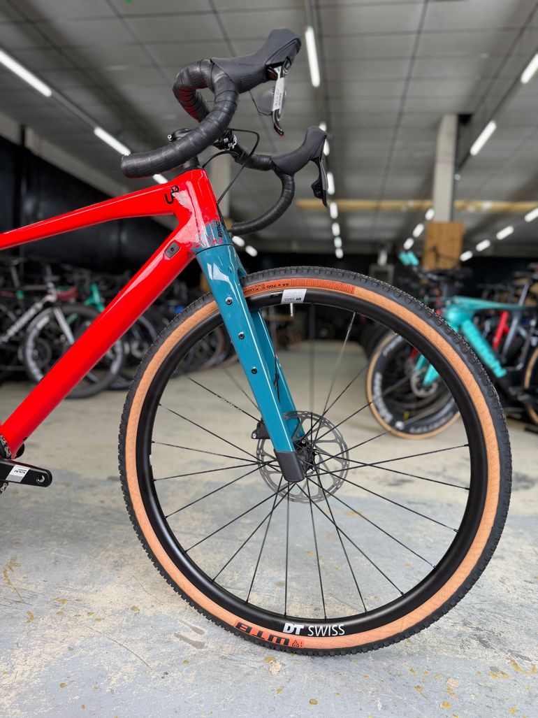 Gebrauchtes BMC URS TWO AXS 2024 Road & Gravel, Rot — Bild 3 von 21