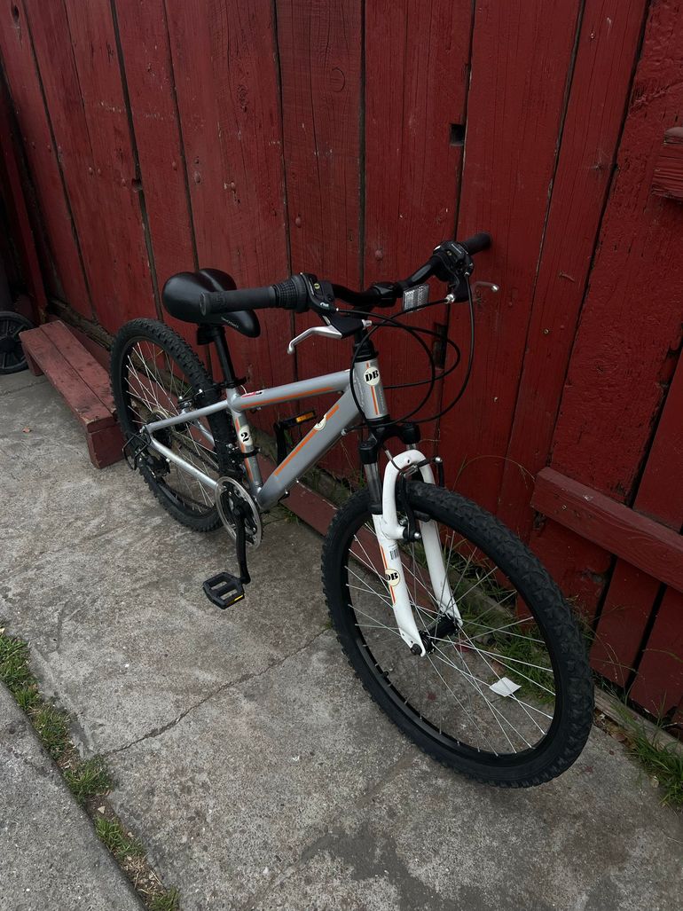 Used Diamondback Custom Shimano Tourney 2014 Mountainbike, Light Gray — image 2 of 3