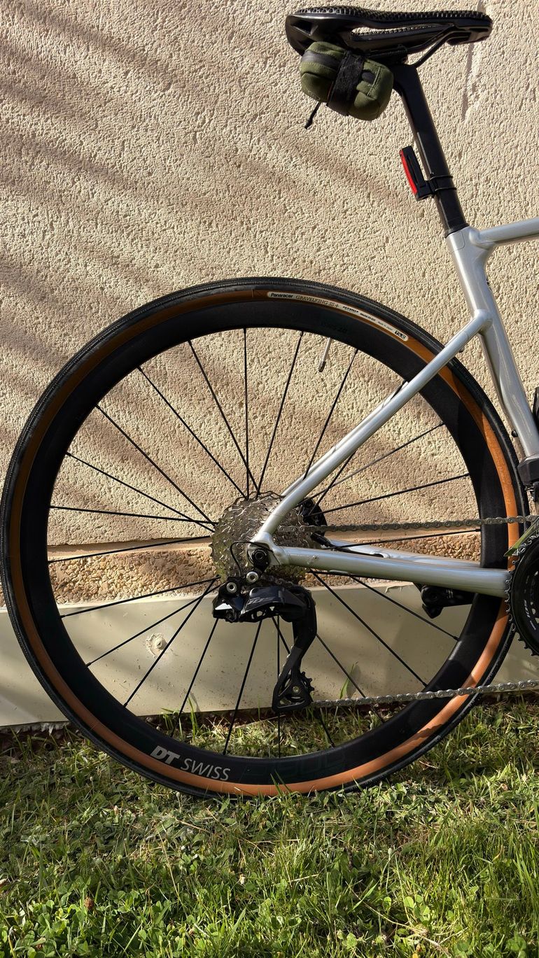 Used Cannondale Caad Shimano 105 Di2 2022 Road & Gravel, Light Gray — image 9 of 13