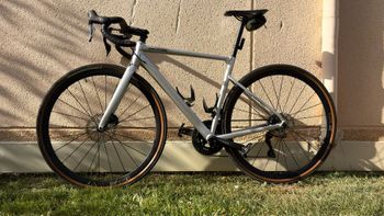 Used Cannondale Caad Shimano 105 Di2 2022 Road & Gravel, Light Gray — image 2 of 13