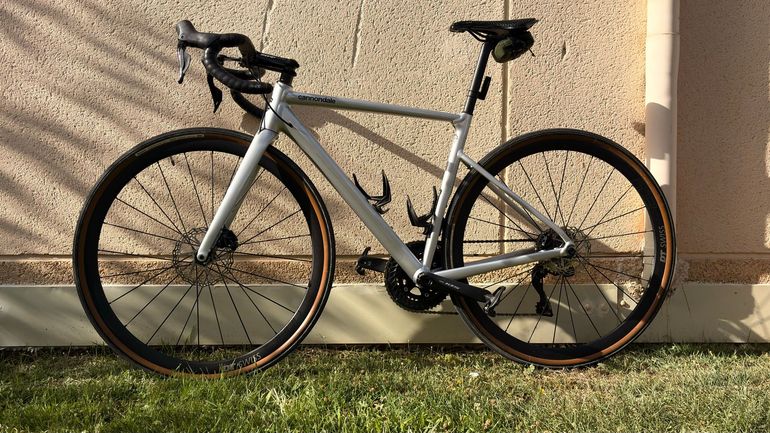 Used Cannondale Caad Shimano 105 Di2 2022 Road & Gravel, Light Gray — image 2 of 13