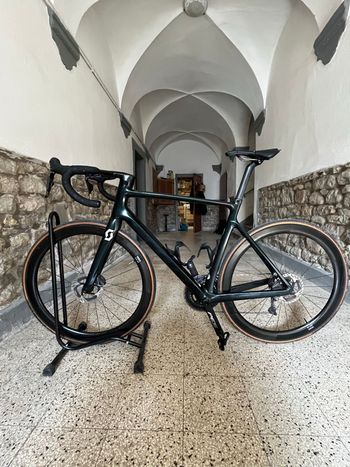 Brugt Scott Addict RC Premium 2020 2020 Road & Gravel — billede 2 af 5
