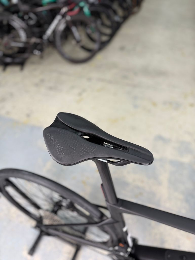 Used BMC Roadmachine TWO 2026 2026 Road & Gravel, Light Gray — image 13 of 22