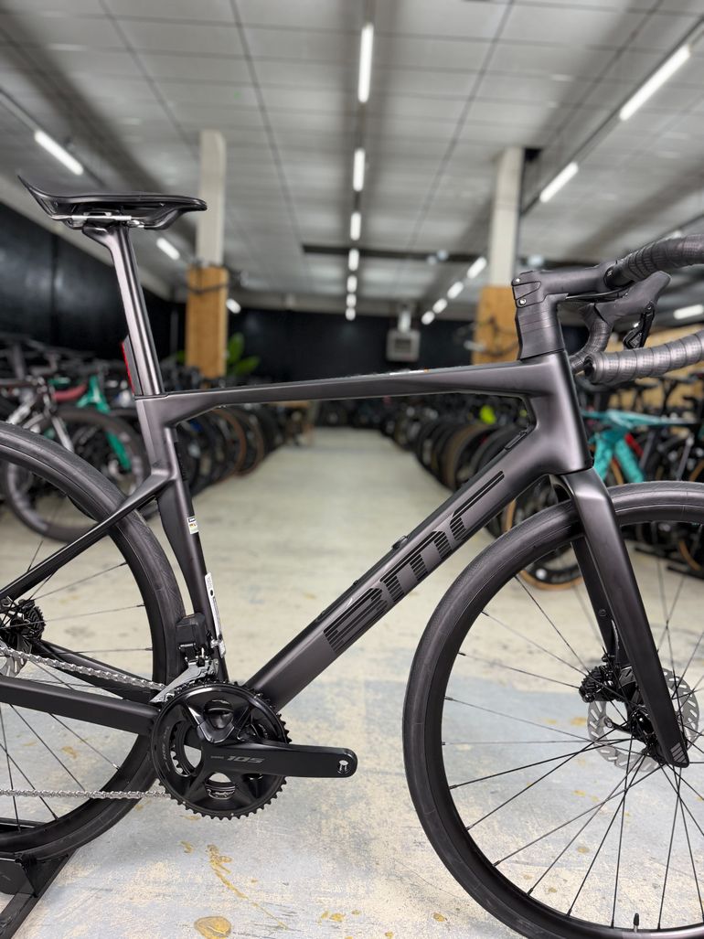 Used BMC Roadmachine TWO 2026 2026 Road & Gravel, Light Gray — image 10 of 22