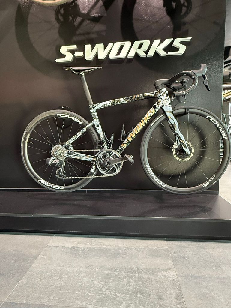 Used Specialized Tarmac SRAM Red eTap 2024 Road & Gravel, Black — image 3 of 7