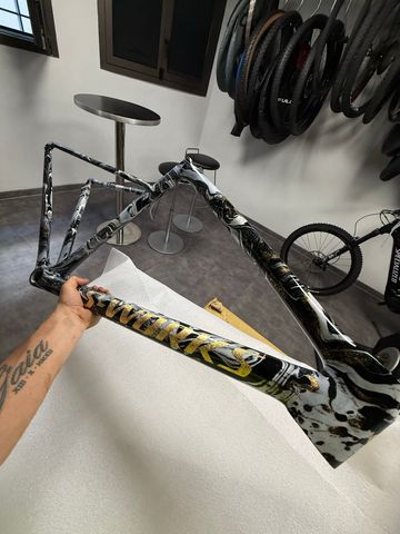 Used Specialized Tarmac SRAM Red eTap 2024 Road & Gravel, Black — image 4 of 7