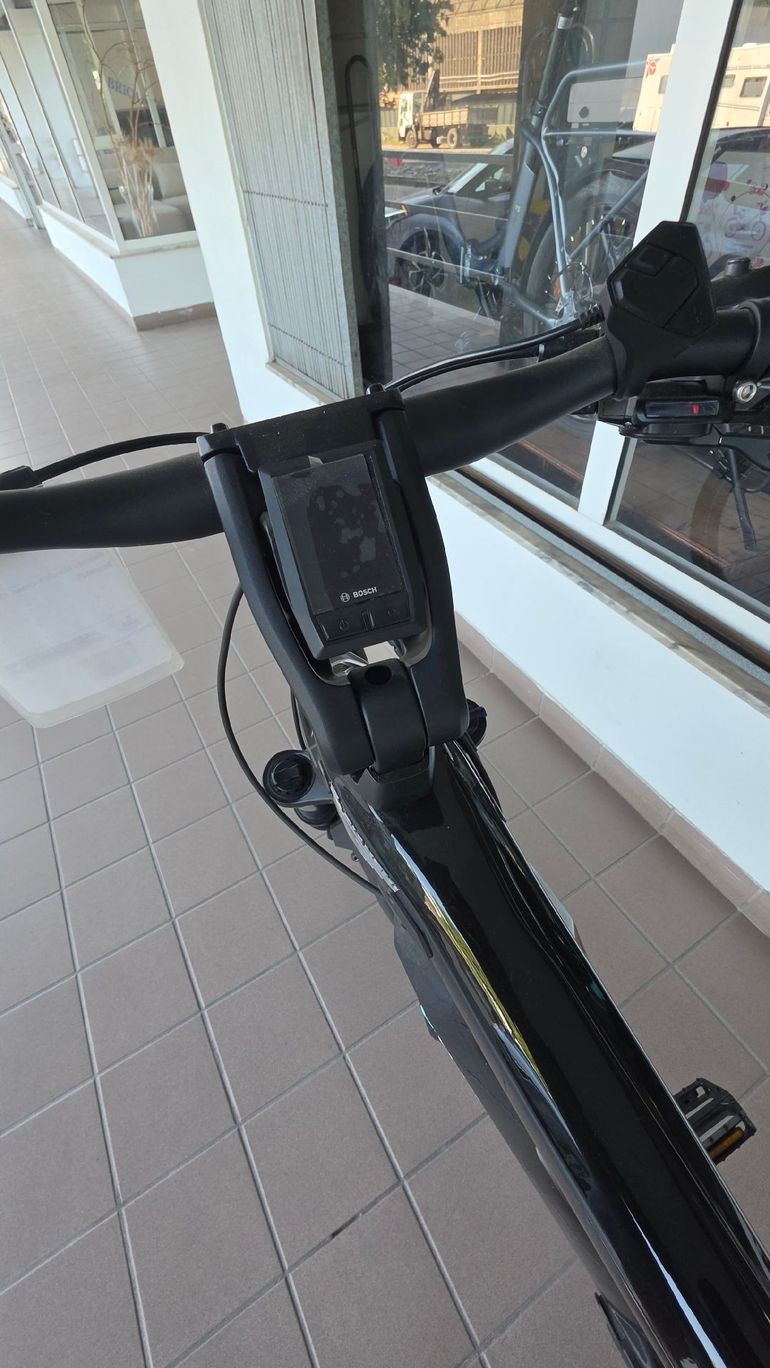 Używany Bianchi E-omnia 2024 Urban — zdjęcie 2 z 4