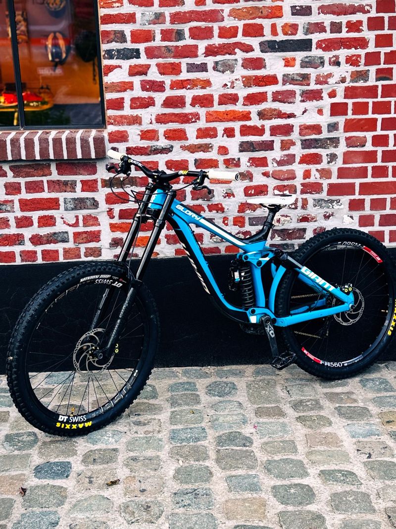 Used Giant Glory SRAM X01 DH 2017 MTB