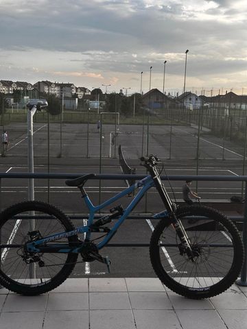 Tweedehands Commencal FURIOUS ESSENTIAL FOX 2020 2020 Mountainbike — afbeelding 2 van 7