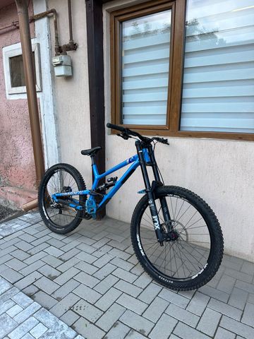 Tweedehands Commencal FURIOUS ESSENTIAL FOX 2020 2020 Mountainbike — afbeelding 4 van 7