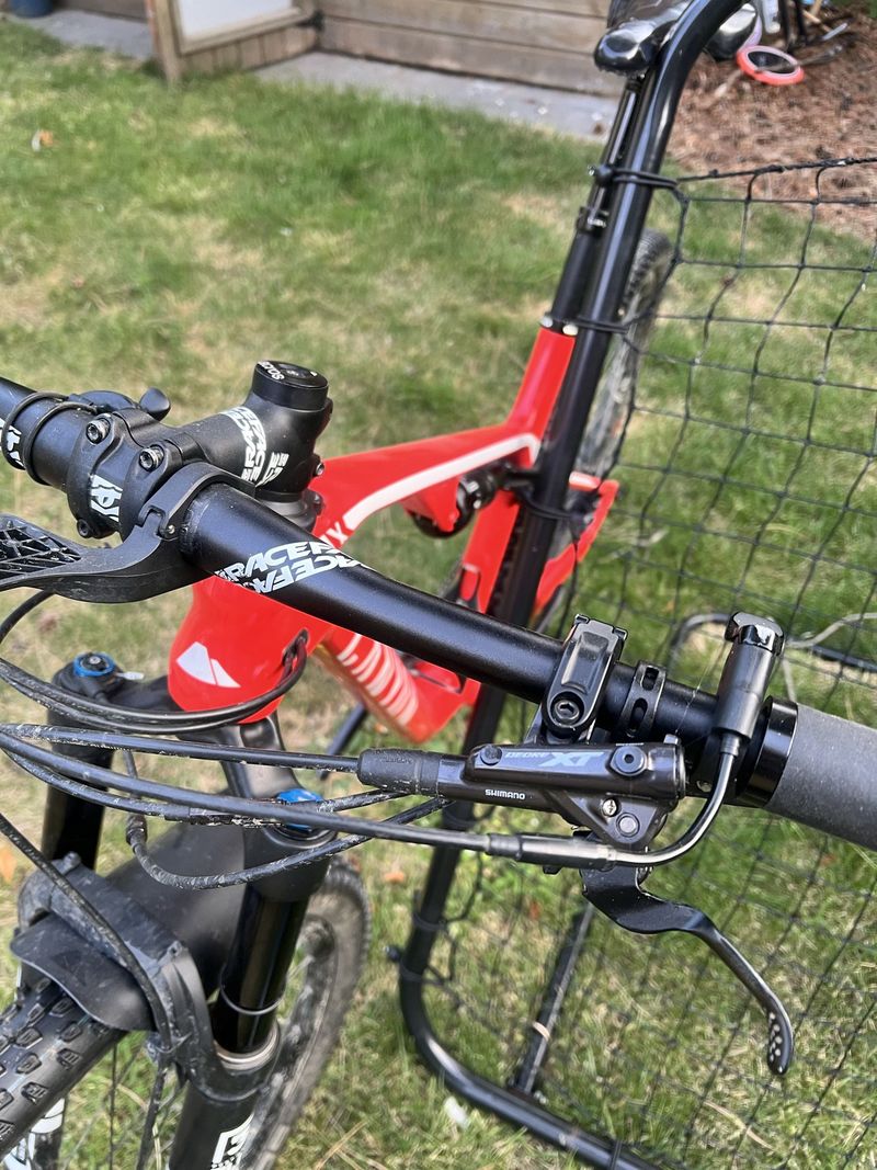 Used Canyon Lux CF SL 7.0 2020 2020 Mountainbike, Red, 29 — image 9 of 18